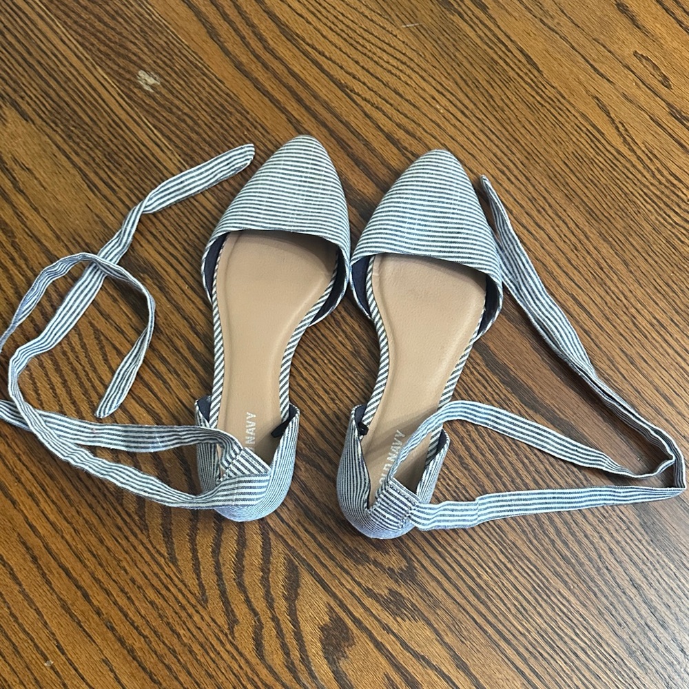 Old Navy Ballet Flats with/ties